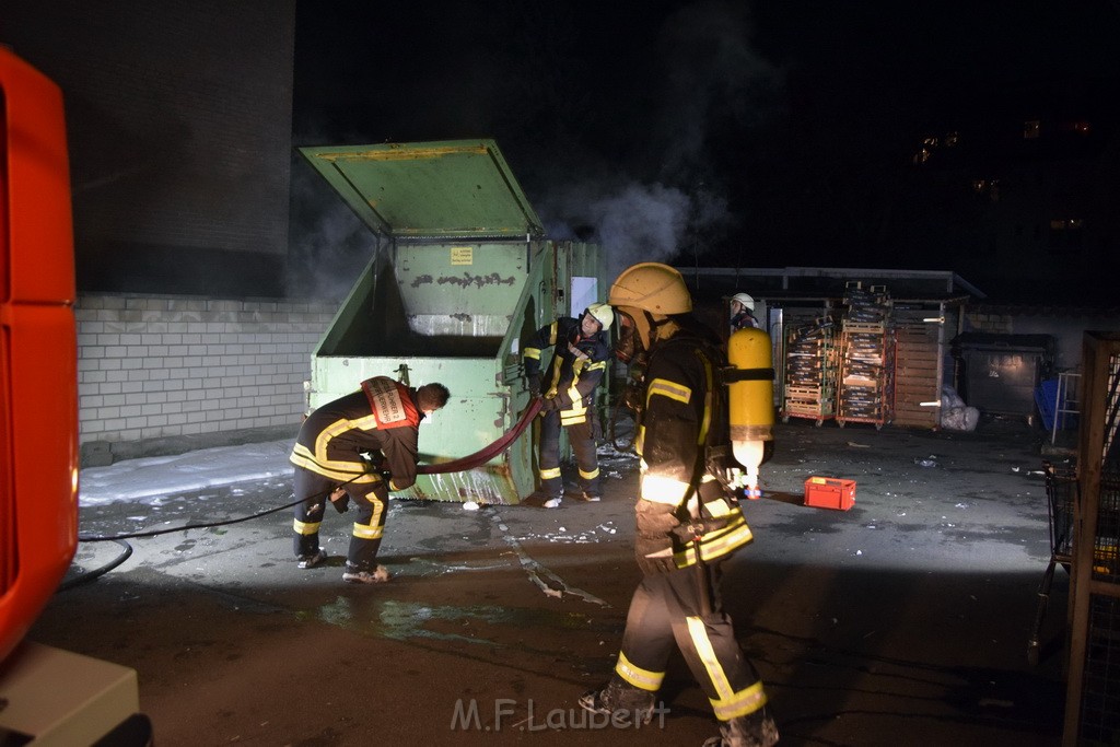 Feuer Papp Presscontainer Koeln Hoehenberg Bochumerstr P175.JPG - Miklos Laubert